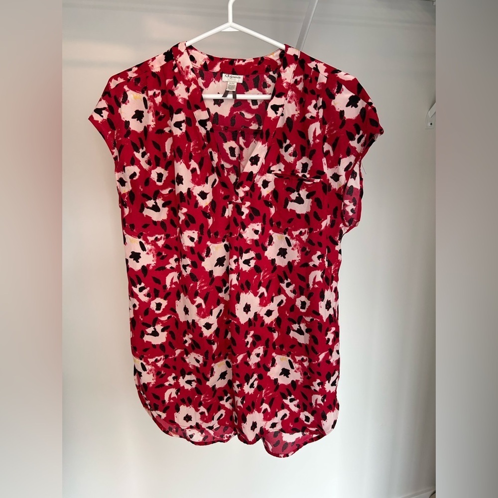 Dynamite red and Black Floral Short Sleeve Blouse